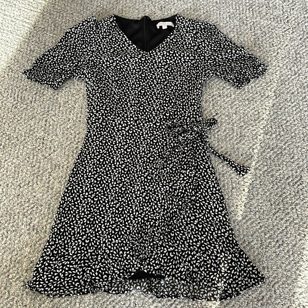 Black and white short sleeved dress